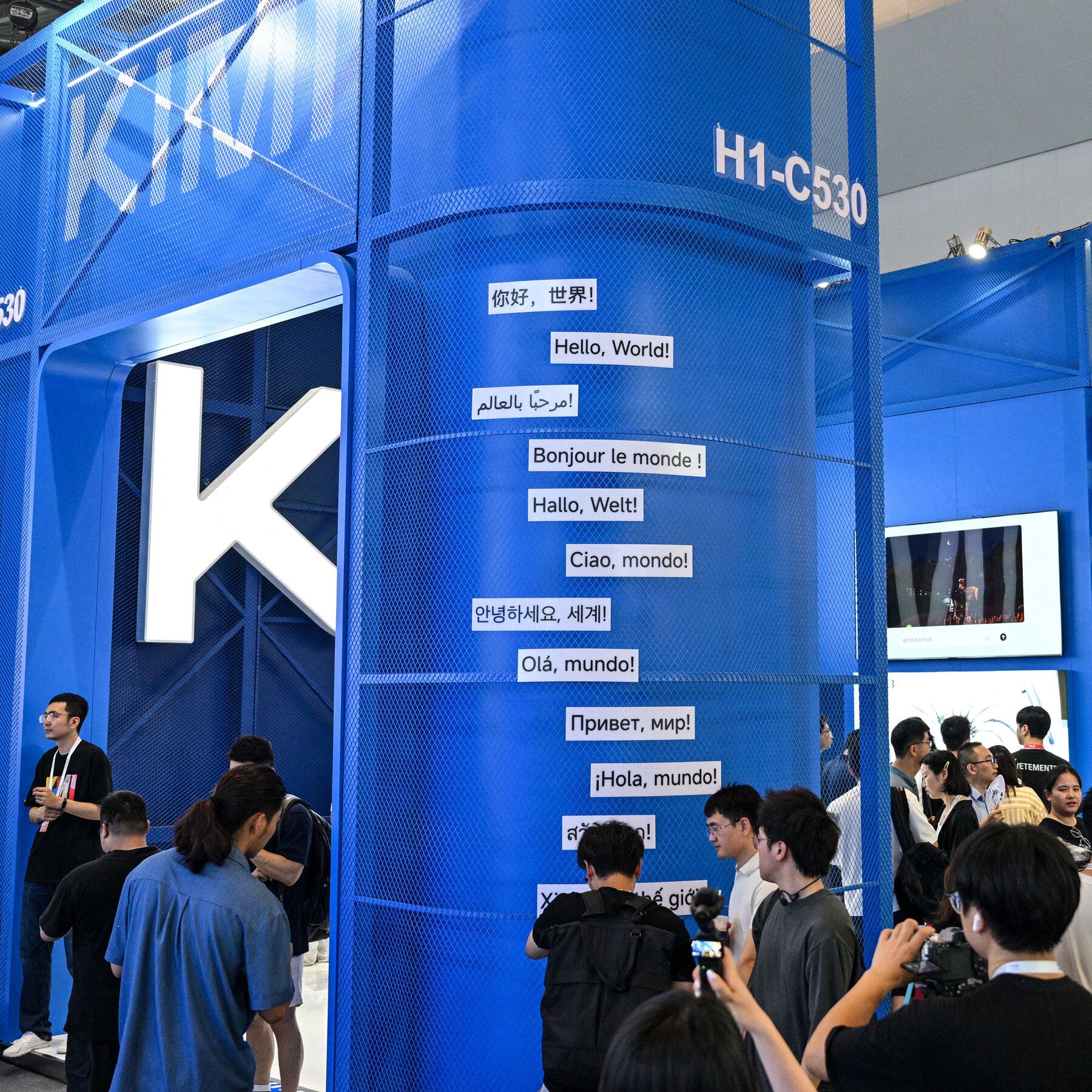 Chinese start-ups Z.ai and Moonshot AI released artificial intelligence models that rival those from American labs.nytimes.com