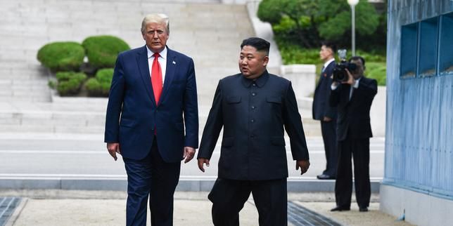 North Korean leader Kim Jong Un and President Donald Trump cross south of the Military Demarcation Line at Panmunjom in the Demilitarized Zone on June 30, 2019. - lemonde.fr
