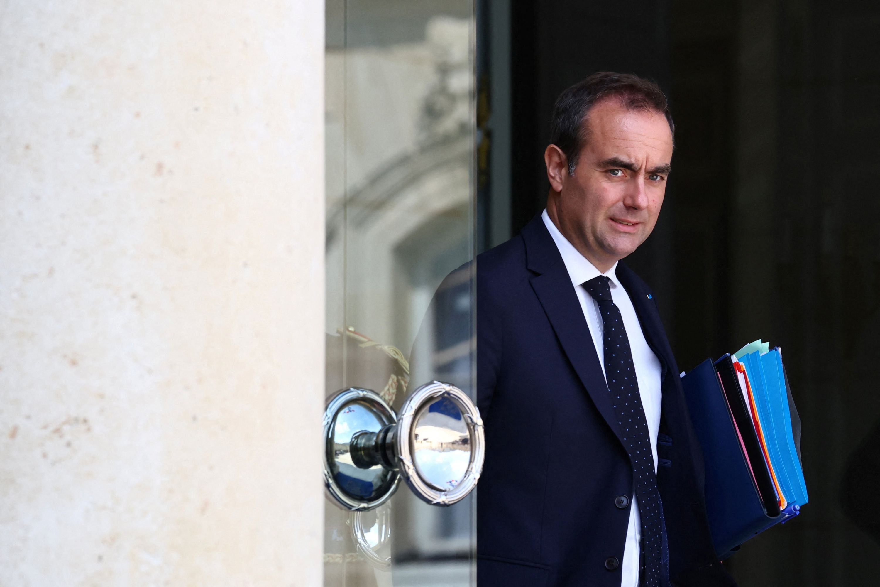 French Prime Minister Sébastien Lecornu leaves the weekly cabinet meeting at the Élysée Palace in Paris on July 22, 2026. - lefigaro.fr