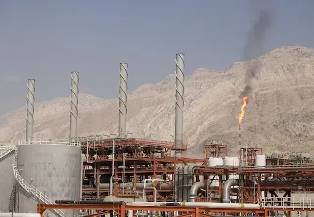 A general view shows a unit of South Pars Gas field in Asalouyeh Seaport, north of Persian Gulf, Iran November 19, 2015. - Reuters/File