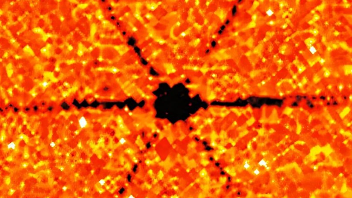 Visualization of ordered phonon heat flow in the reported room-temperature experiment. - H-Lab/UCLA