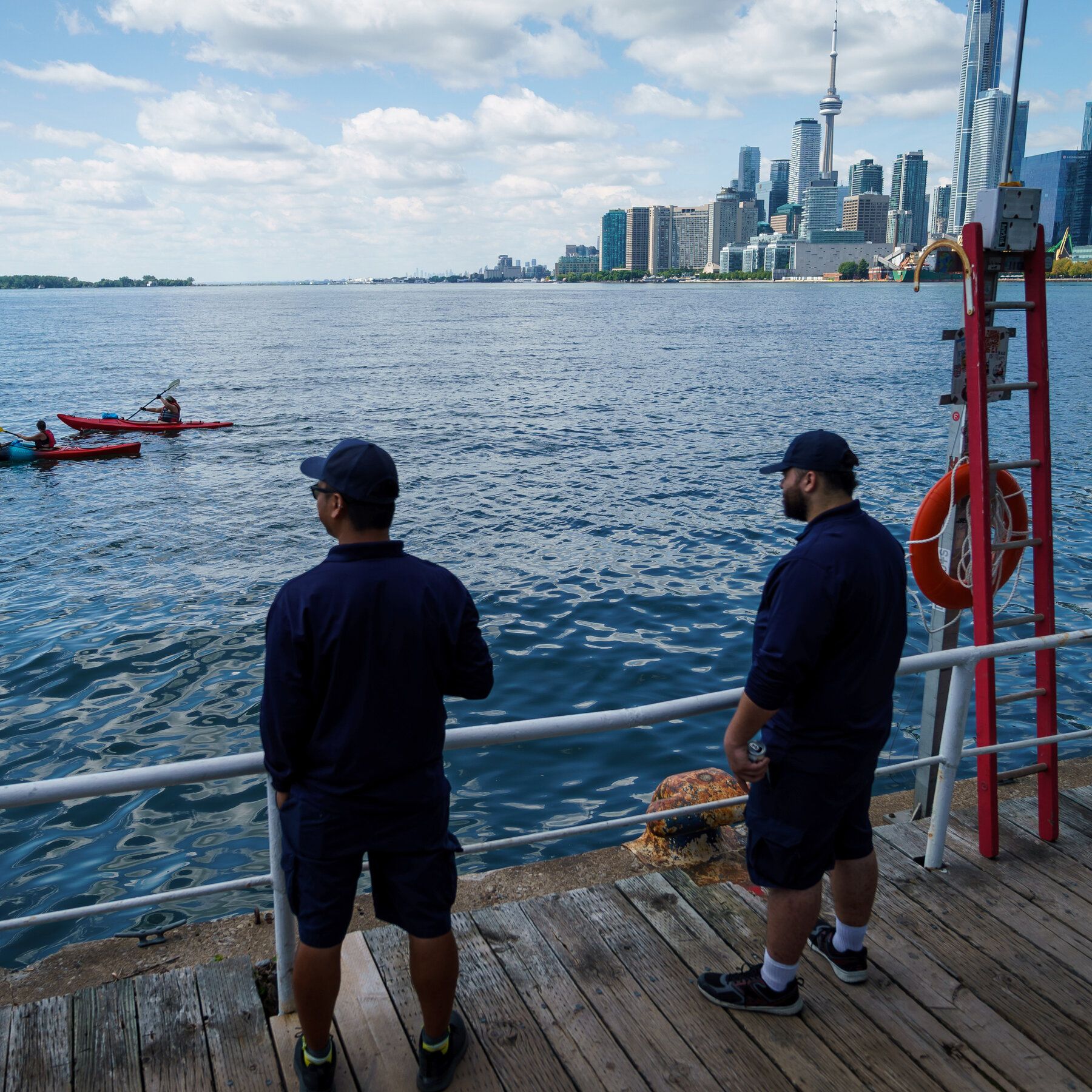 The companies making map apps are having to respond to President Trump’s order to change the lake’s name from Lake Ontario to Lake America. - nytimes.com